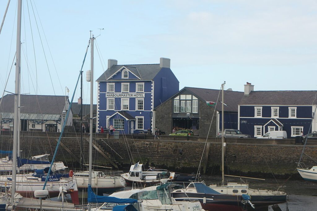 "Harbourmaster Hotel and Aberaeron Harbour" by WelshDave is licensed under CC BY-SA 4.0. To view a copy of this license, visit https://creativecommons.org/licenses/by-sa/4.0/?ref=openverse.